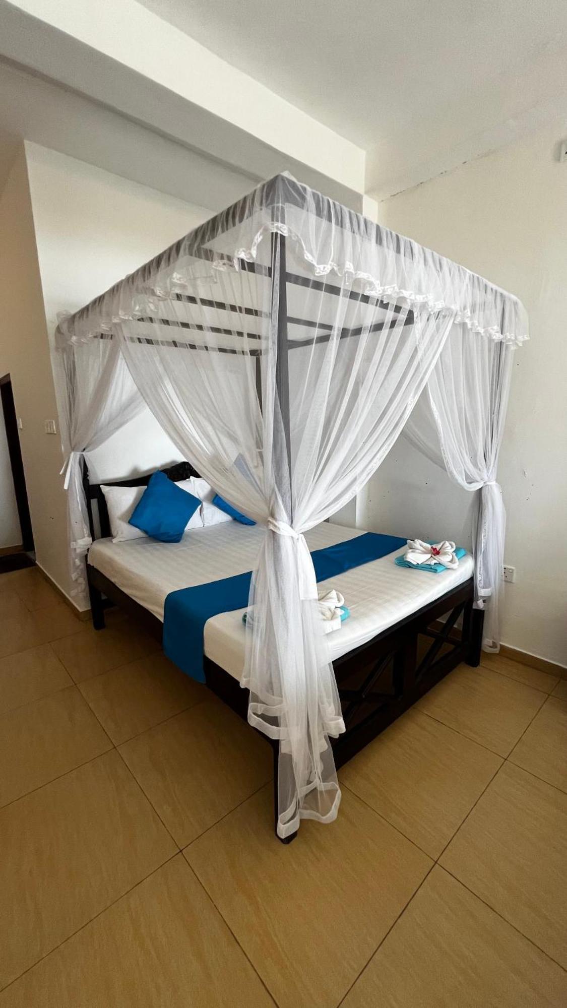 Prana Beach Hotel Ex Guli ฮิกคาดูวา ภายนอก รูปภาพ